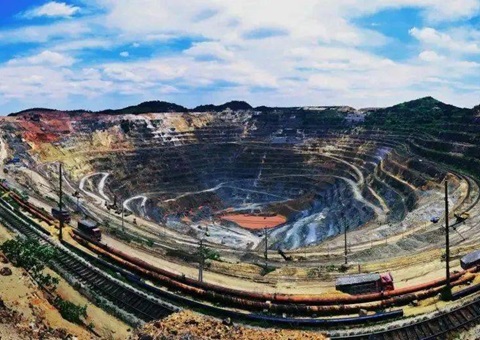 竞价341次，，，辽宁一磷铁矿出让额超1.4亿